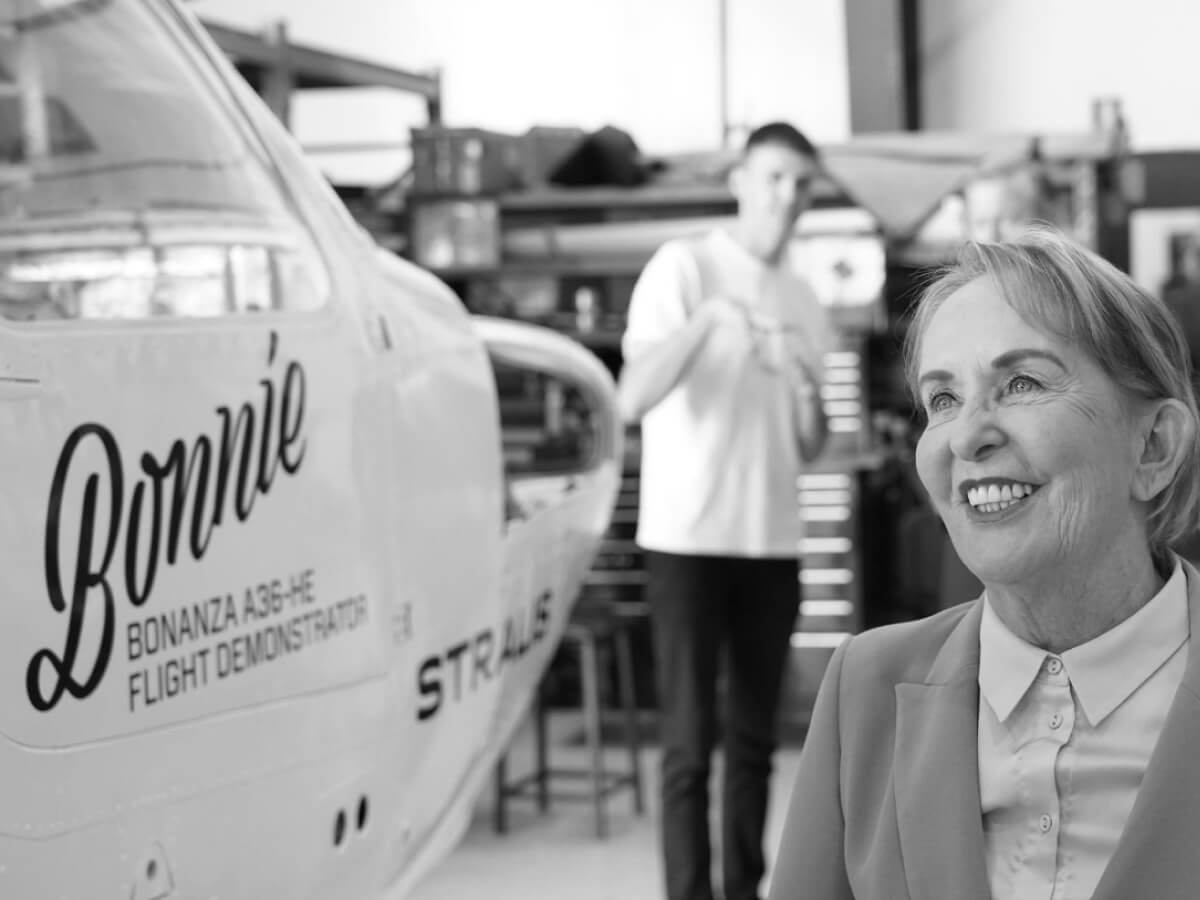 Queensland Ministers meet ‘Bonnie’ and see what we are building at Stralis.
